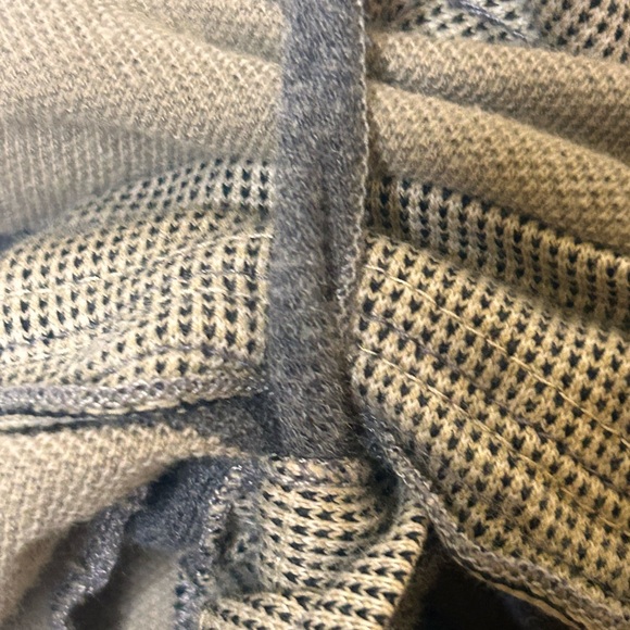 NEW!Women’s Silkworm Original drawstring scarf w/leather and brass embellishment - Picture 4 of 9